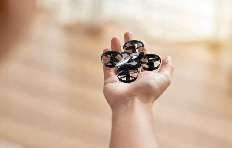 Triku drons - kvadrokopteris ar pulti, akrobātiskais, mini