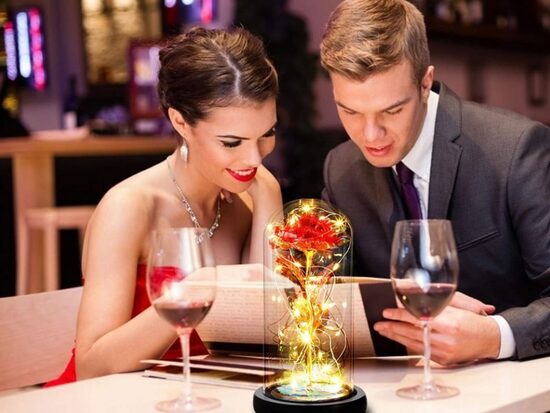 Mūžīgā roze stikla kupolā LED RGB apgaismojumu, unikāla dāvana sievietei svētkos