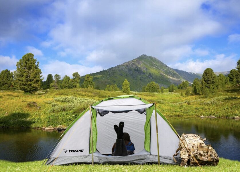 Tūristu telts ar priekšnamu 2-4 personām, lietus ūdens un vēja izturīga