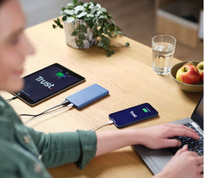 Power bank lādētājs telefonam, enerģijas krātuve, Trust Primo 10 000 mAh, zilā krāsā
